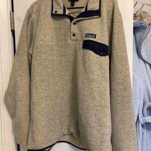 Patagonia Beige and Navy Sweatshirt